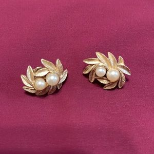 Avon Vintage Gold Faux Pearl Clip-on Earrings